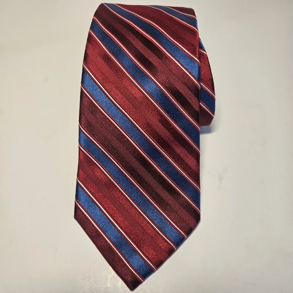 Club Room Mens Silk Necktie Burgundy Red Navy Blue Striped Classic Tie‎